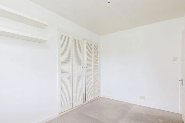 Maisonette to rent in Marlow Court, London Road, Crawley