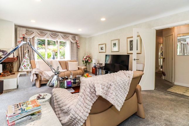 Ashdene Roundwood Rucklers Lane, Kings Langley photo 4