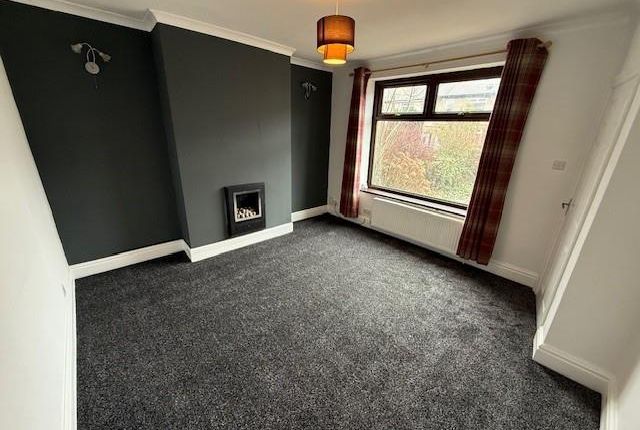 8, Beacon Grove, Bradford photo 3