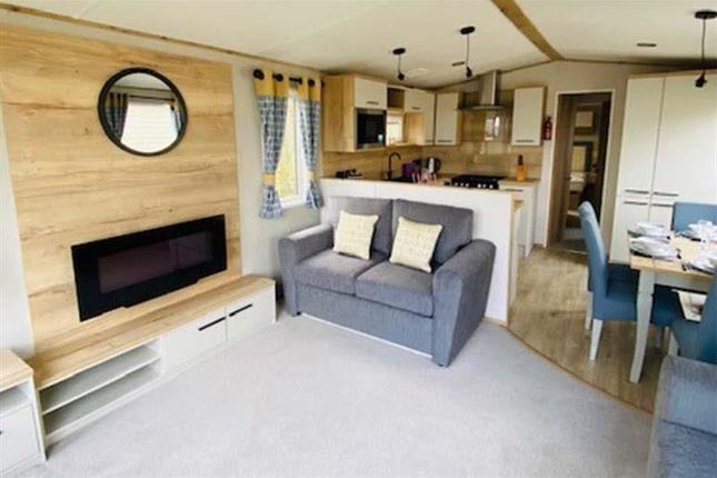 2-bed caravan on Hillway Rd, Bembridge, £47,995