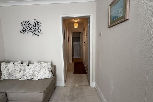95A, High Street, Ventnor photo 4