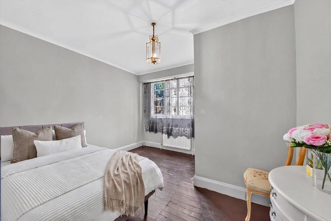 Flat B14, Sloane Avenue Mansions,, Sloane Avenue, Chelsea photo 2