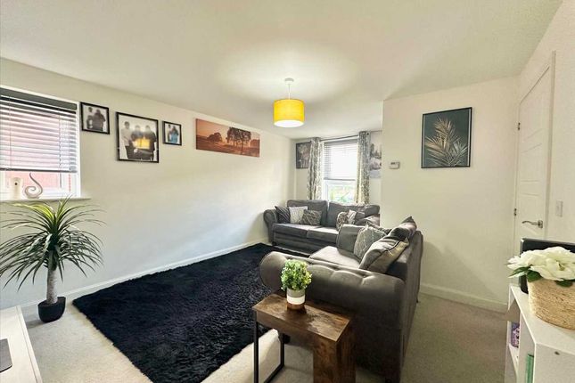 9, Gum Tree Close, Nottingham photo 3