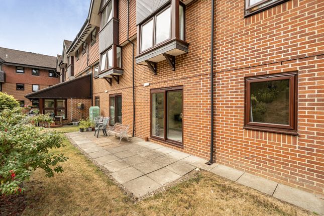 Flat 7, St. Philips Court,, Sandhurst Road, Kent photo 3