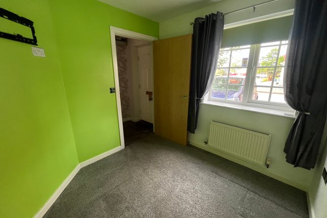 Town house to rent in Madison Avenue, Brierley Hill