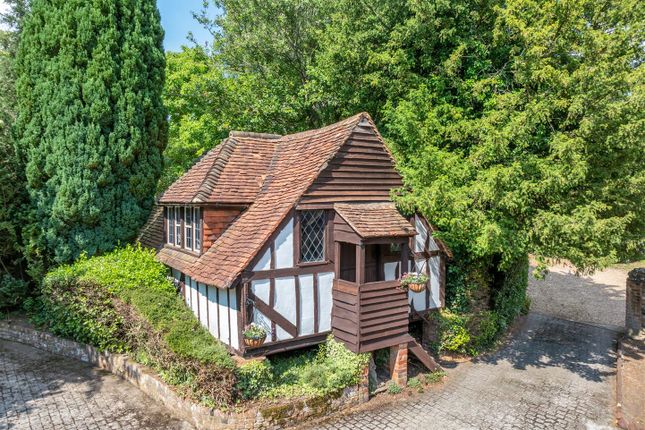 Ponds House, Ponds Farm, Guildford photo 2