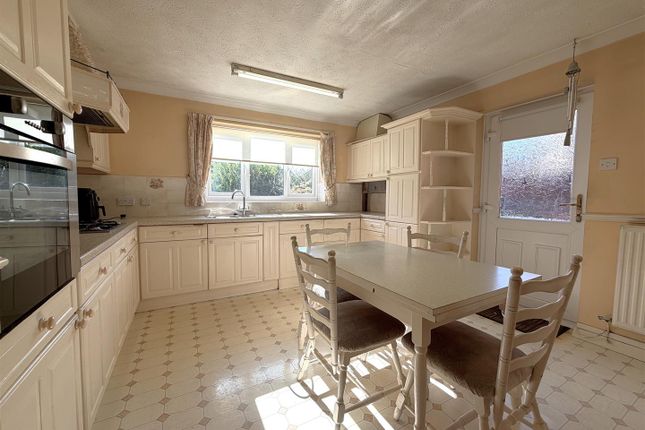 4, Whitsundale, Westhoughton photo 3