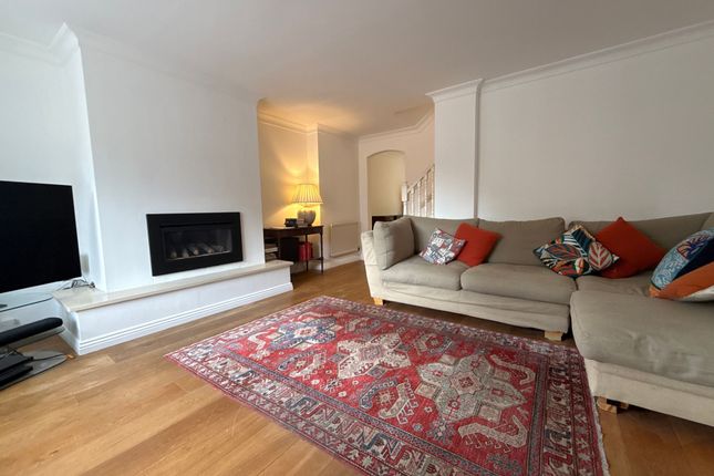 2 Carisbrooke Park, Leicester photo 4