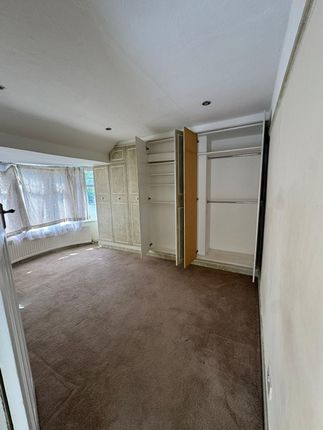 33 Twyford Abbey Road, London photo 4