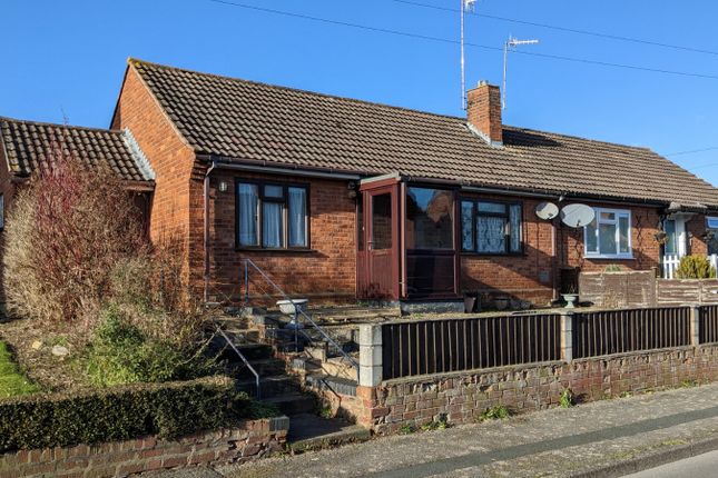 Thumbnail Bungalow for sale in Elizabeth Road, Evesham, Worcestershire