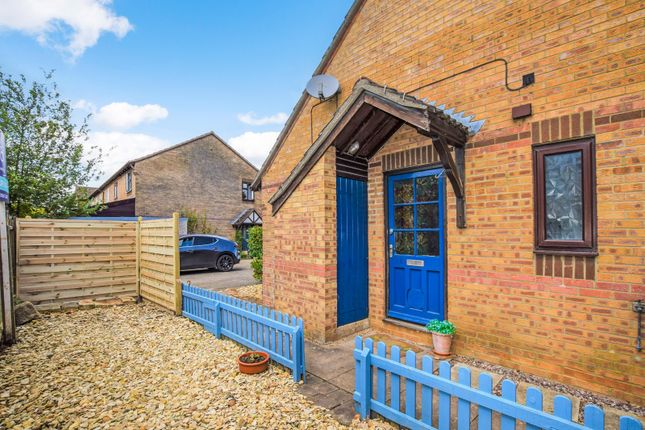 Thumbnail Terraced house for sale in Sycamore Gardens, Bicester, Oxfordshire