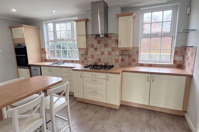 16, Goldwell Drive, Newbury photo 2