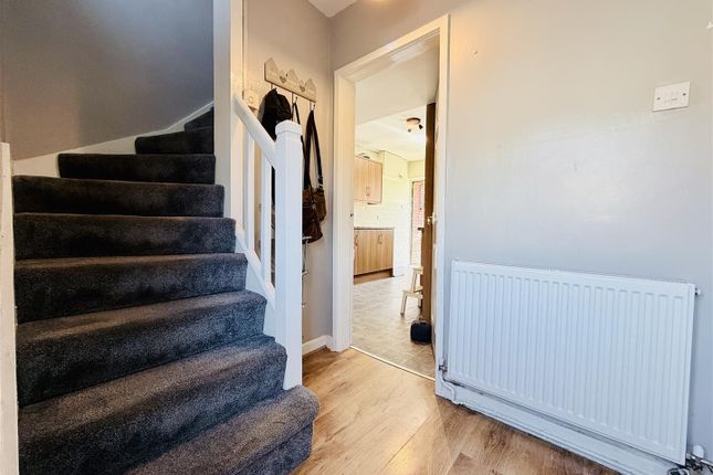31, Garden Village, Leeds photo 2