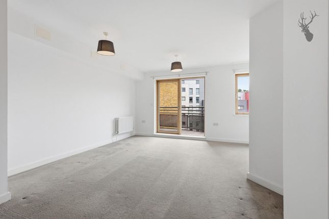 Flat 14, Cuthbert Bell Tower, London photo 2