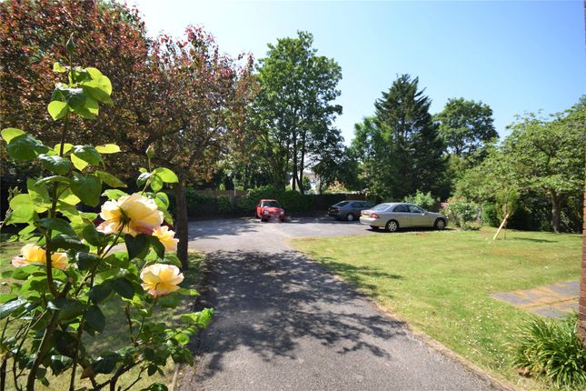Flat for sale in 26 Onslow Gardens, Wallington, Surrey