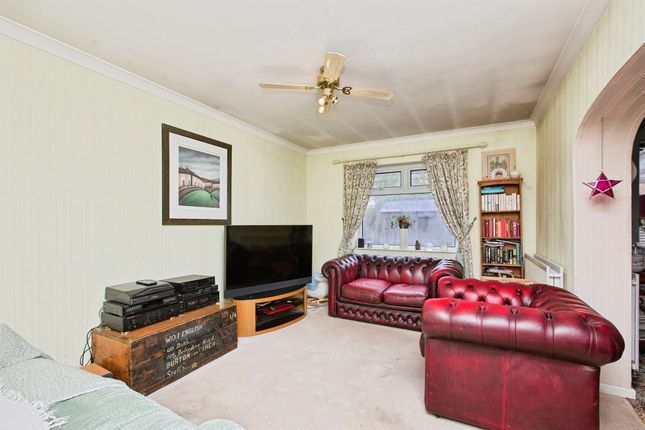 119, The Lawns, Burton-On-Trent photo 4