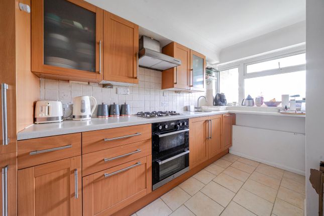 19 Rochelle Court,, Foxgrove Road, Kent photo 3