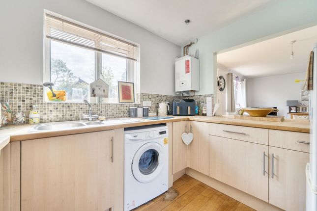14 Kestrel Close, Winchester photo 4