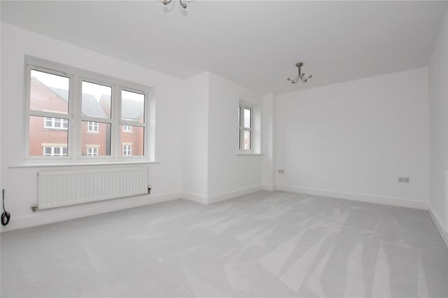19, Bronte Close, Wakefield photo 2