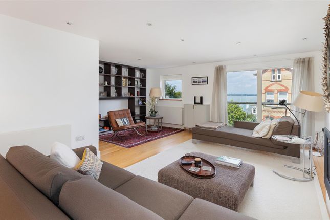 21, Cliff Road, Cowes photo 3