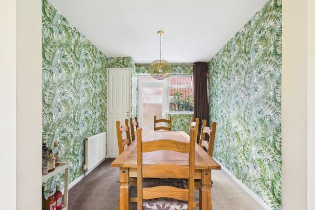 17, Forest Close, BEWDLEY photo 4