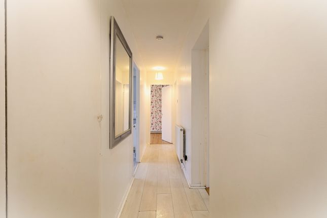 11, Riverside Close, Kings Langley photo 2