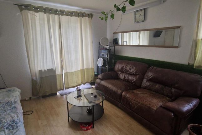 16, Holford House, Manor Estate, London photo 3