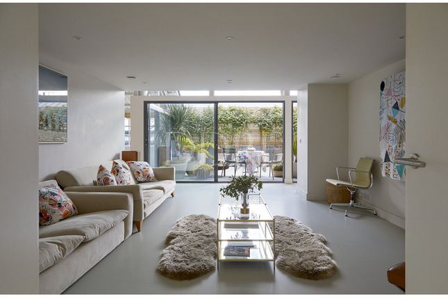 Penthouse for sale in Wotton Road, London