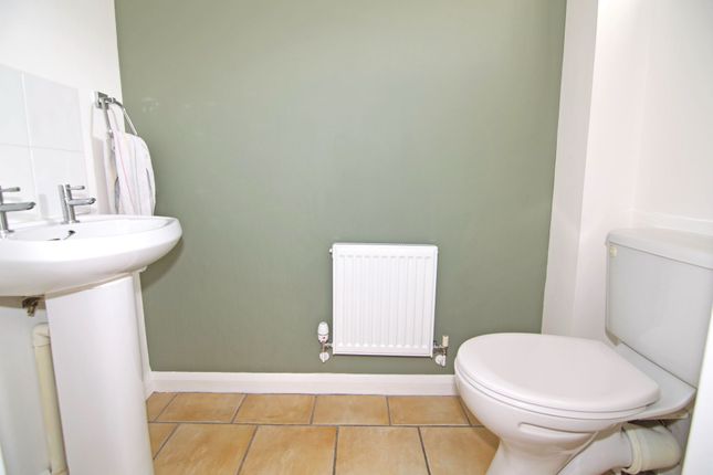 16 Beddome Way, Cheltenham photo 4