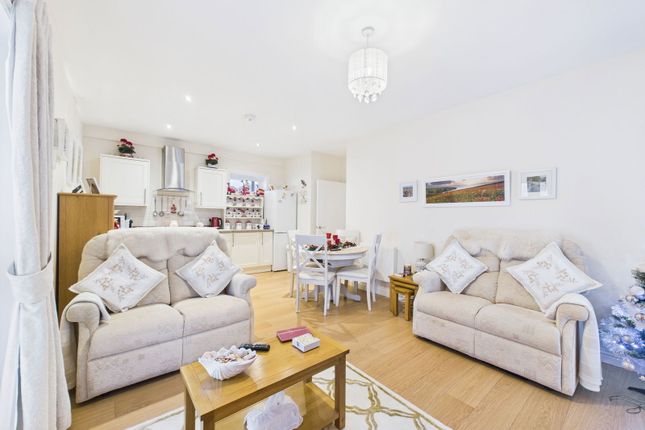 16 Bishops Place Apartments, Bishops Place, Paignton photo 3