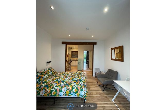 Flat   The Promenade, Swansea photo 4