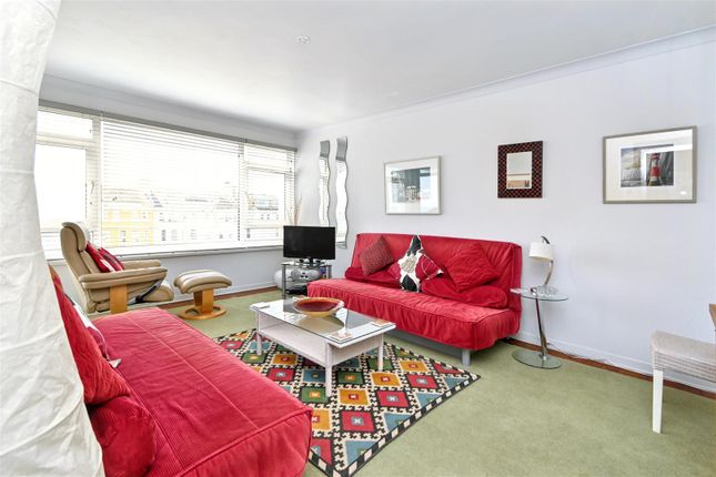 17, Grand Court, King Edwards Parade, Eastbourne photo 3