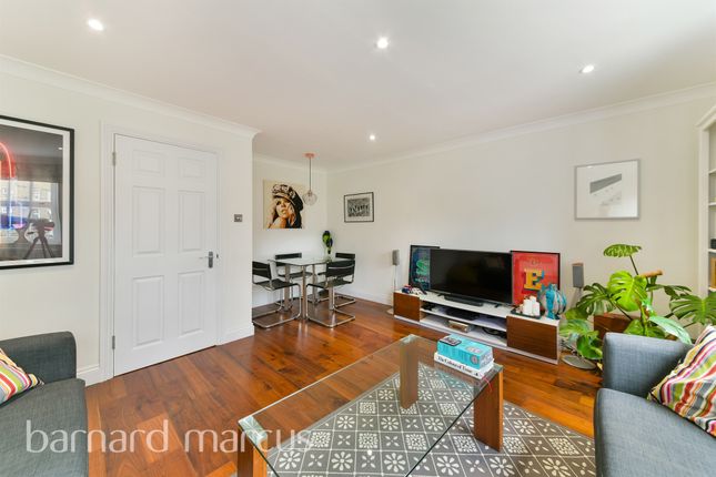 Town house for sale in Peckham Rye, London