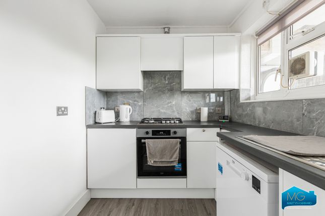 Thumbnail Maisonette to rent in Oakleigh Park North, Whetstone, London