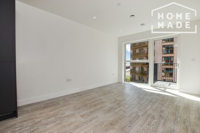 Flat 26, Colmar House, 7 Capital Interchange Way,TW8 0XR, London photo 2