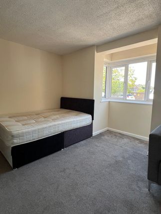 1, Franklin Avenue, Slough photo 5