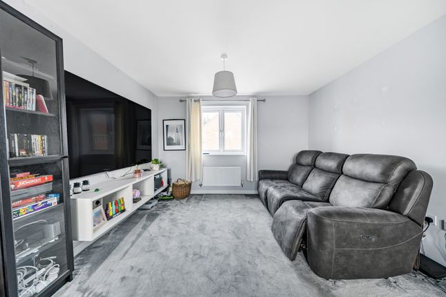 Flat for sale in Renard Rise, Stonehouse, Gloucestershire