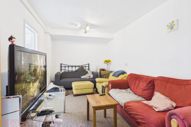 8, Horton Road, Brighton photo 3