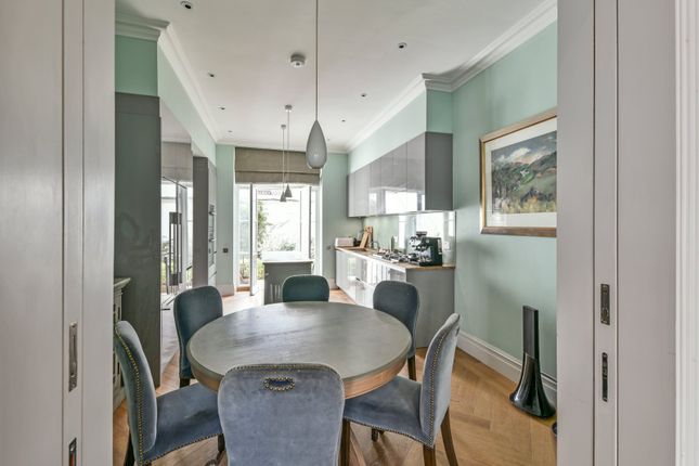 Flat for sale in Onslow Square, London