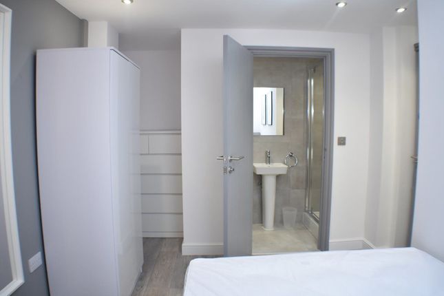 Room to rent in Room 5, Flat 2, 23 Priestgate, Peterborough