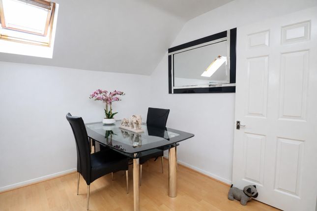 Flat 5, Kingfisher Court, 32 Brighton Road, Coulsdon photo 4