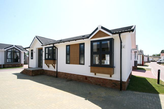 Thumbnail Mobile/park home for sale in Willow Way Country Park, Turnpike Road, Red Lodge