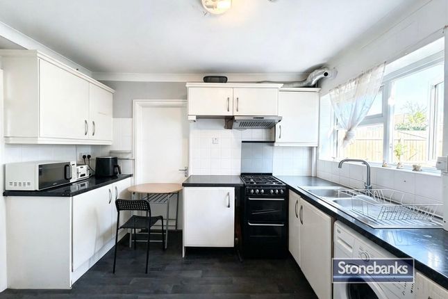19, Nine Elms Avenue, Uxbridge photo 2
