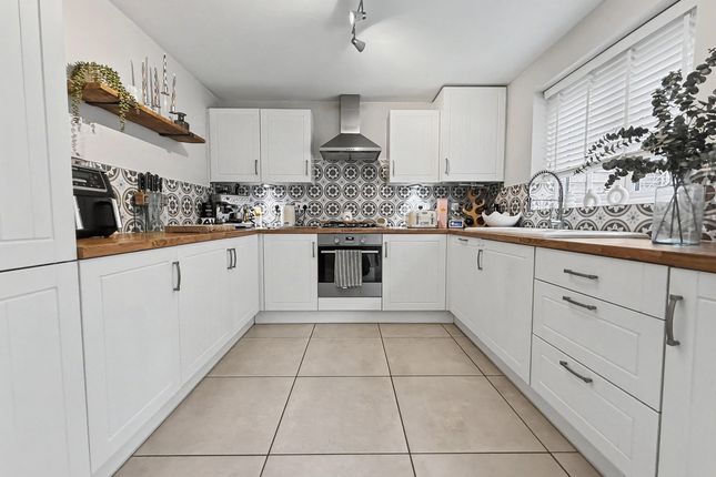 44, Greycing Street, Swindon photo 3