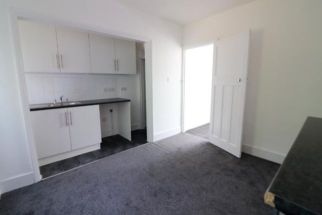 11, Peartree Road, Luton photo 3