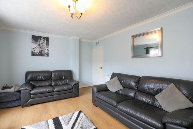 8, Welland Court, Burton Latimer photo 3