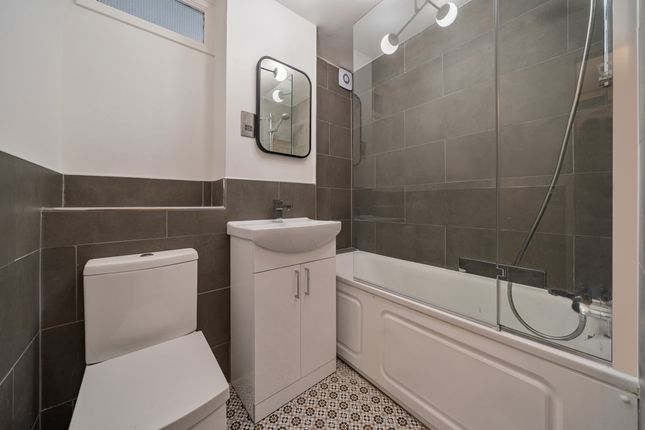 49, Bowman Mews, London photo 4
