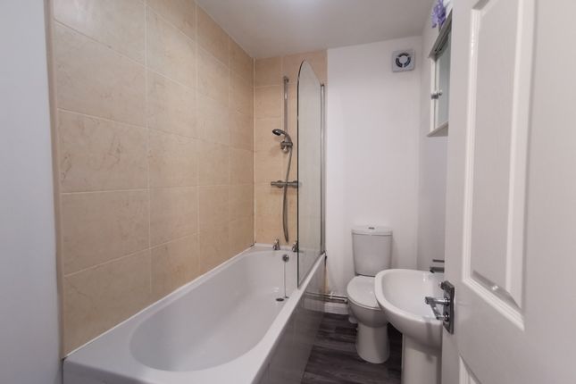 Flat 2, 249 Willerby Road, Hull photo 4
