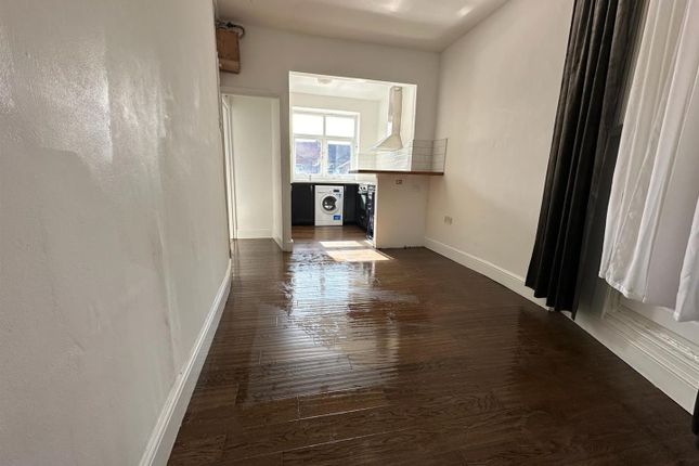 Flat to rent in Church Road, London