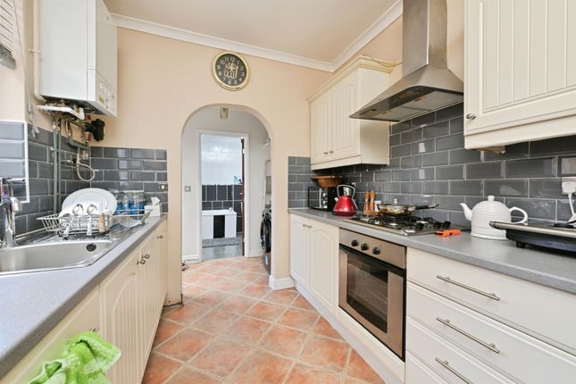 527, Lincoln Road, Peterborough photo 3